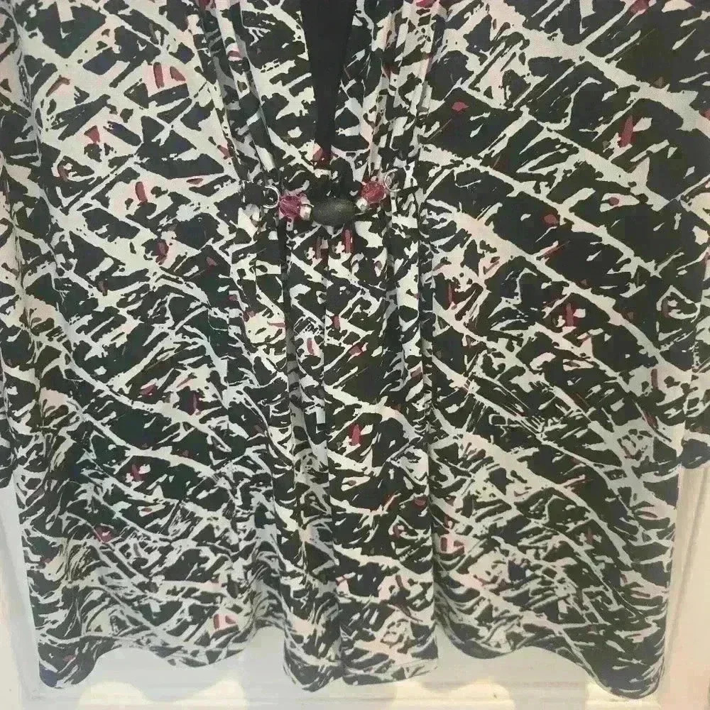 X117 Notation mock 2 piece black and red loose fit size large - Picture 4 of 8